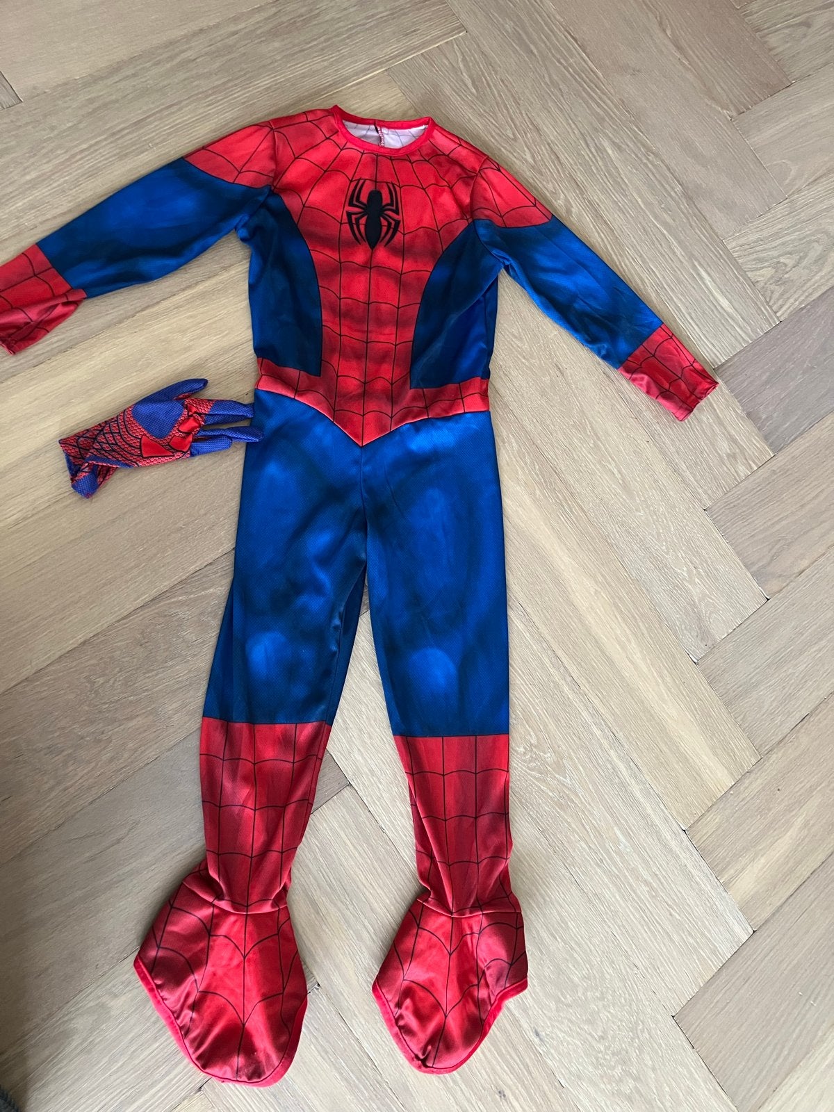 Spiderman pak 5-7 jaar met handschoen, Kinderen en Baby's, Ophalen of Verzenden, Gebruikt, 110 t/m 116, Jongen