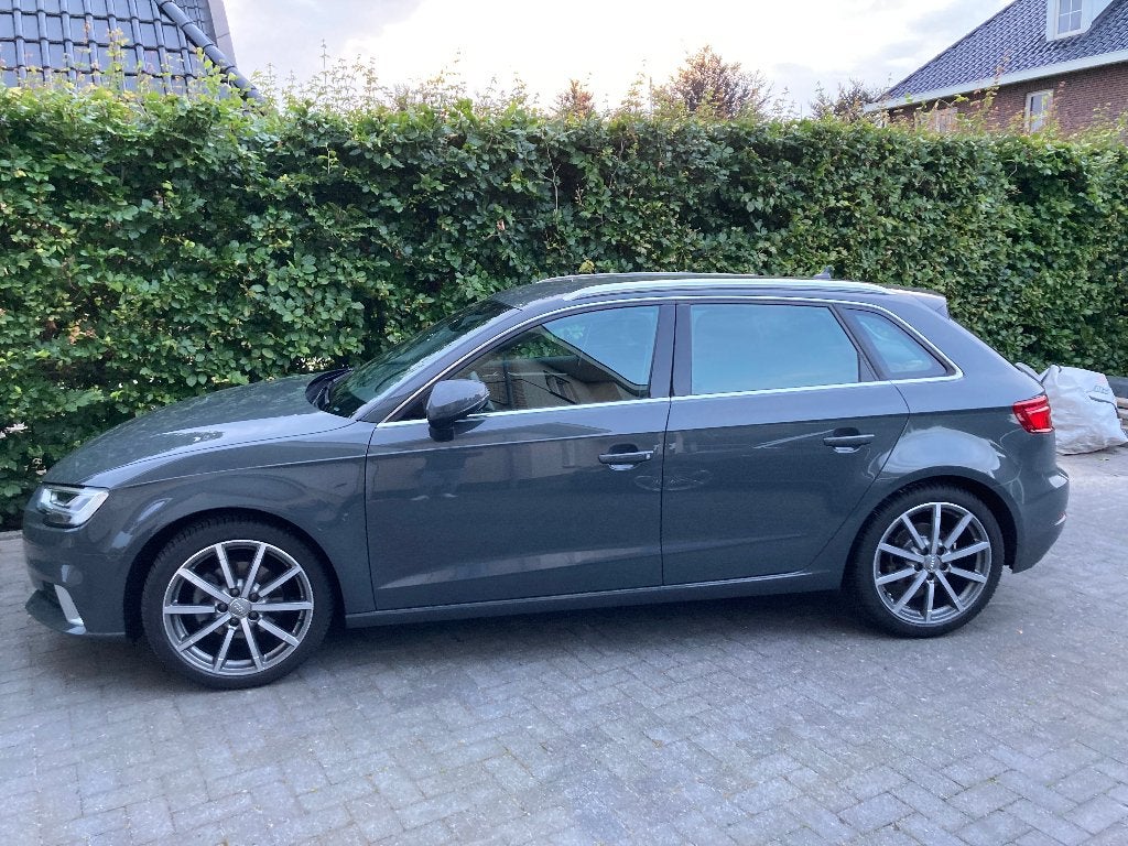 Audi A3 1.4 TFSI CoD Ultra 110KW Sportback Nano Grijs TOP, Auto's, Voorwielaandrijving, Stof, 4 cilinders, 150 pk