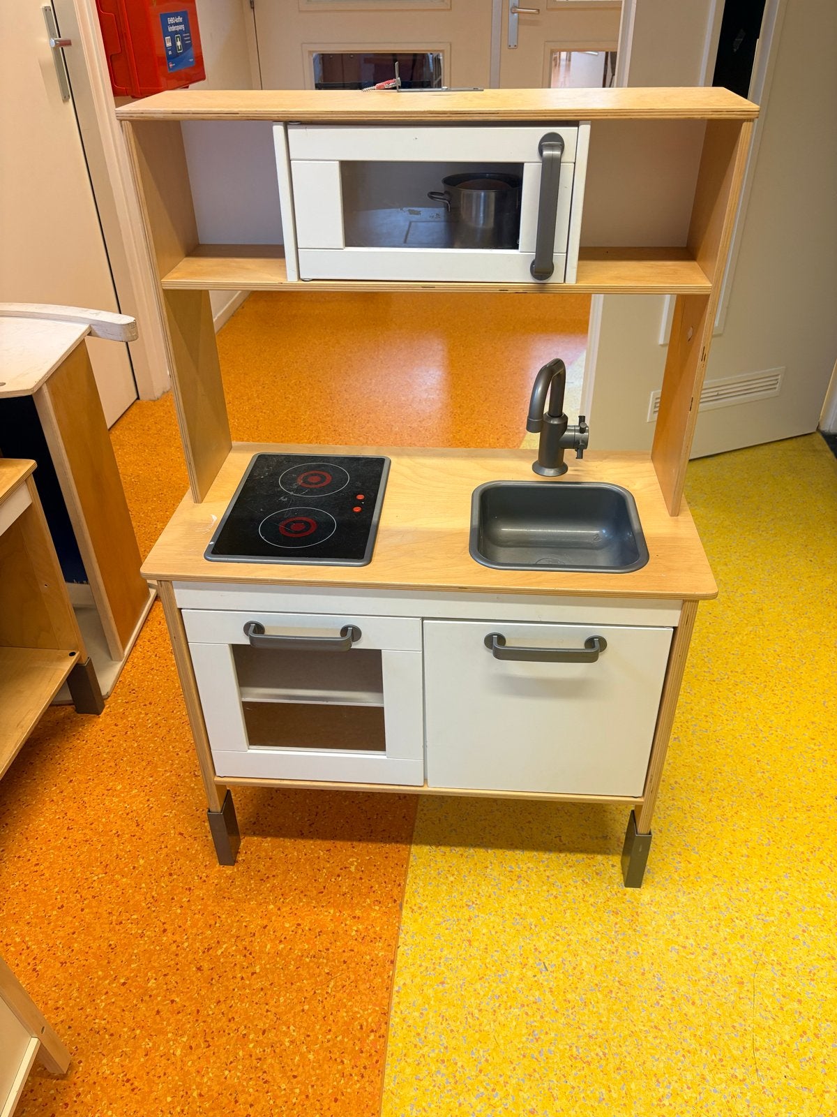 IKEA DUKTIG speelgoedkeuken met accessoires, Kinderen en Baby's, Speelgoed | Houten speelgoed, Ophalen, Gebruikt, Meubelstuk of Keukentje