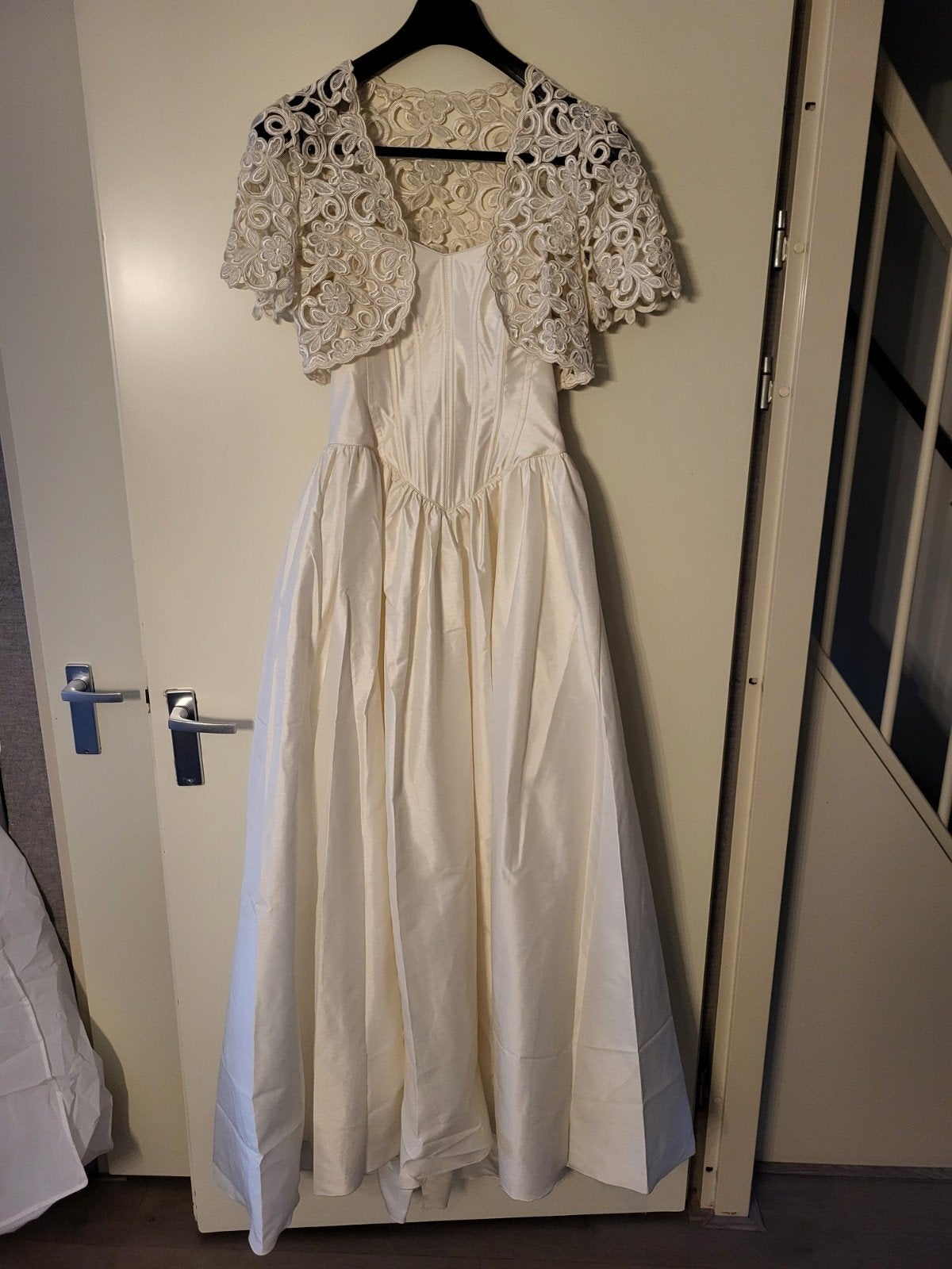 Elegante Trouwjurk met Kanten Bolero - Ivoor, Trouwjurk, Wit, Ophalen of Verzenden, Onbekend