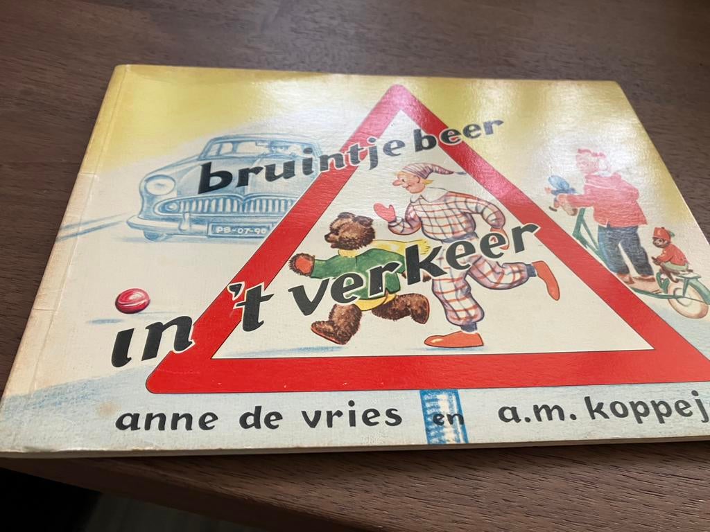 Bruintje beer in het verkeer, Antiek en Kunst, Antiek | Boeken en Bijbels, Ophalen of Verzenden