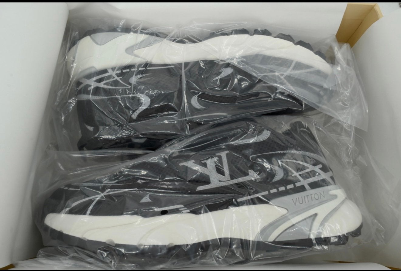 Louis Vuitton Tatic Sneakers Zwart/Grijs, Kleding | Heren, Ophalen of Verzenden, Nieuw, Zwart, Sneakers of Gympen