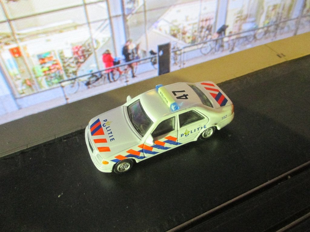 1:64 Mercedes Benz W202 C-Klasse POLITIE wagennummer 47, Ophalen of Verzenden, Zo goed als nieuw, Auto