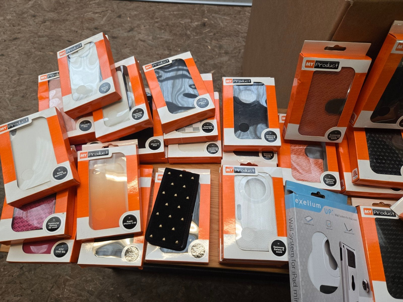 Grote partij oude telefoonhoesjes e.d., Ophalen, Nieuw