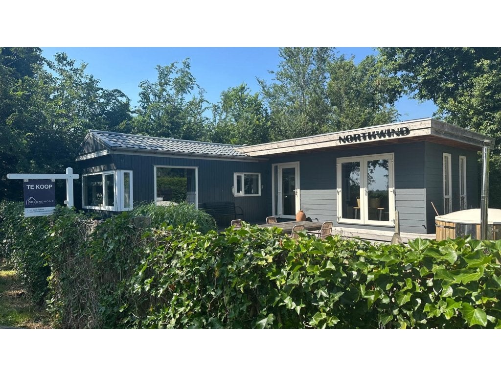 L-Chalet te koop in Idskenhuizen, Friesland! R#52R, Caravans en Kamperen, Tot en met 4
