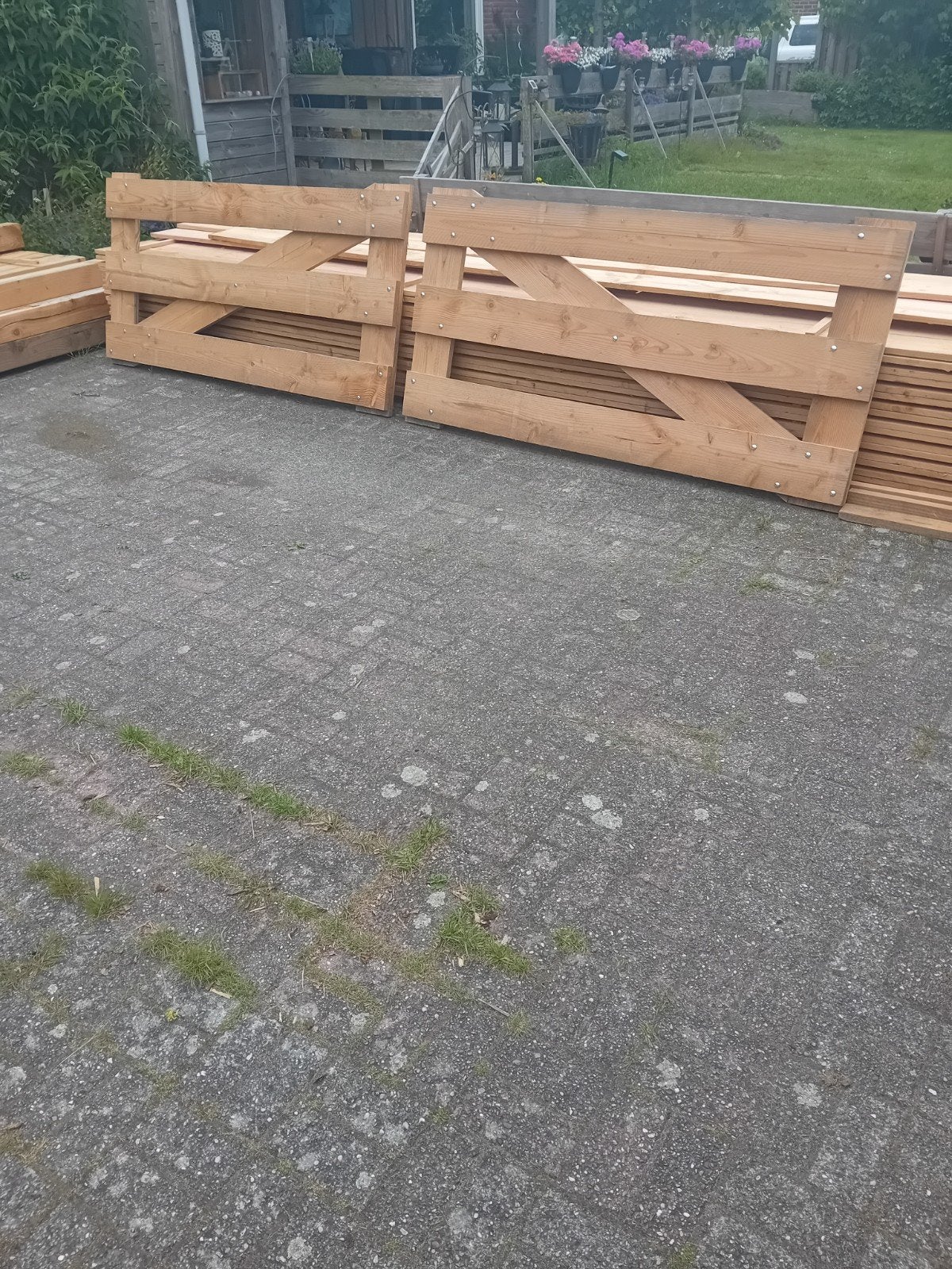 Zwaar Douglas poort 4 m met verzwaard beslag en palen., Ophalen, Nieuw, Hout, Tuinhek