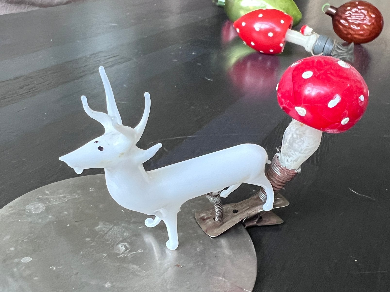 Oude kerstbal melkglazen hert, Diversen, Kerst, Ophalen, Gebruikt