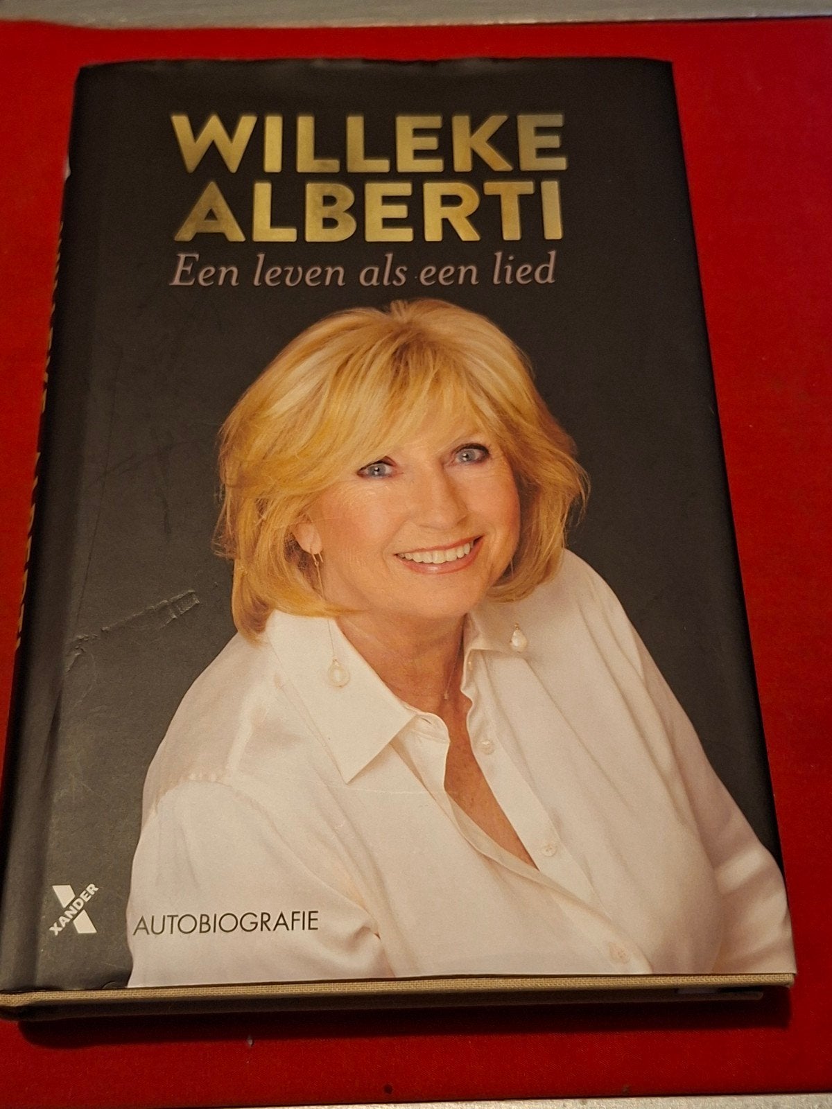 GESIGNEERD Een leven als een lied. Willeke Alberti. (2015)., Ophalen of Verzenden, Gelezen