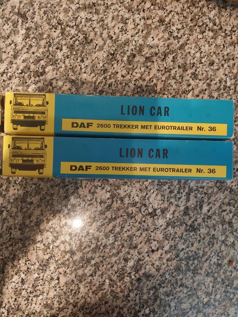 LION CAR: DAF 2600 TREKKER MET EUROTRAILER  NR.36 2 IN DOOS, Hobby en Vrije tijd, Modelbouw | Auto's en Voertuigen, Overige merken