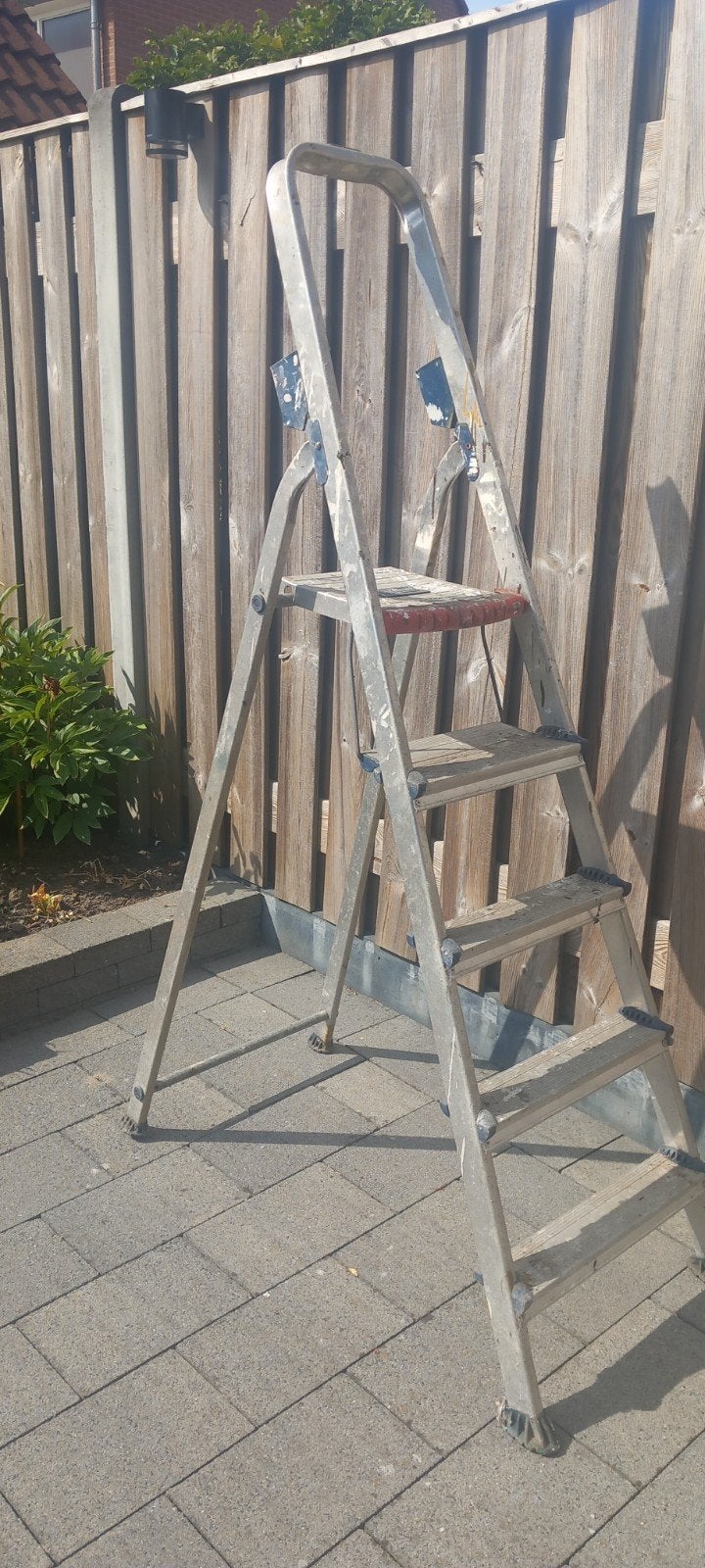Stevige aluminium trap met 4 treden, Ophalen