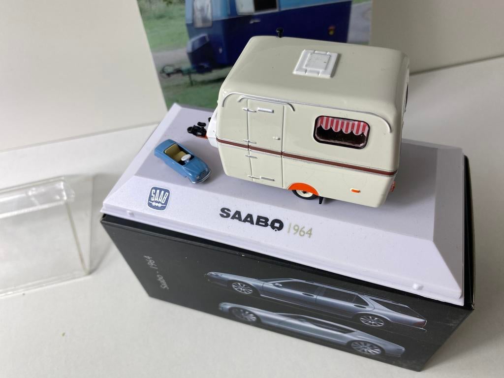 1:43 SAABO Caravan met magazine (D)-saab museum series, Hobby en Vrije tijd, Modelauto's | 1:43, Ophalen of Verzenden, Nieuw, Overige typen