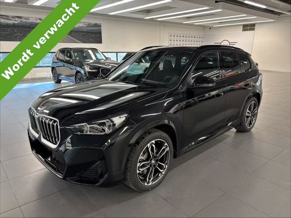 BMW X1 xDrive25e M Sport Premium pakket Harman-Kardon Panora, Auto's, BMW, Stof, Gebruikt, Met garantie (alle), Zwart
