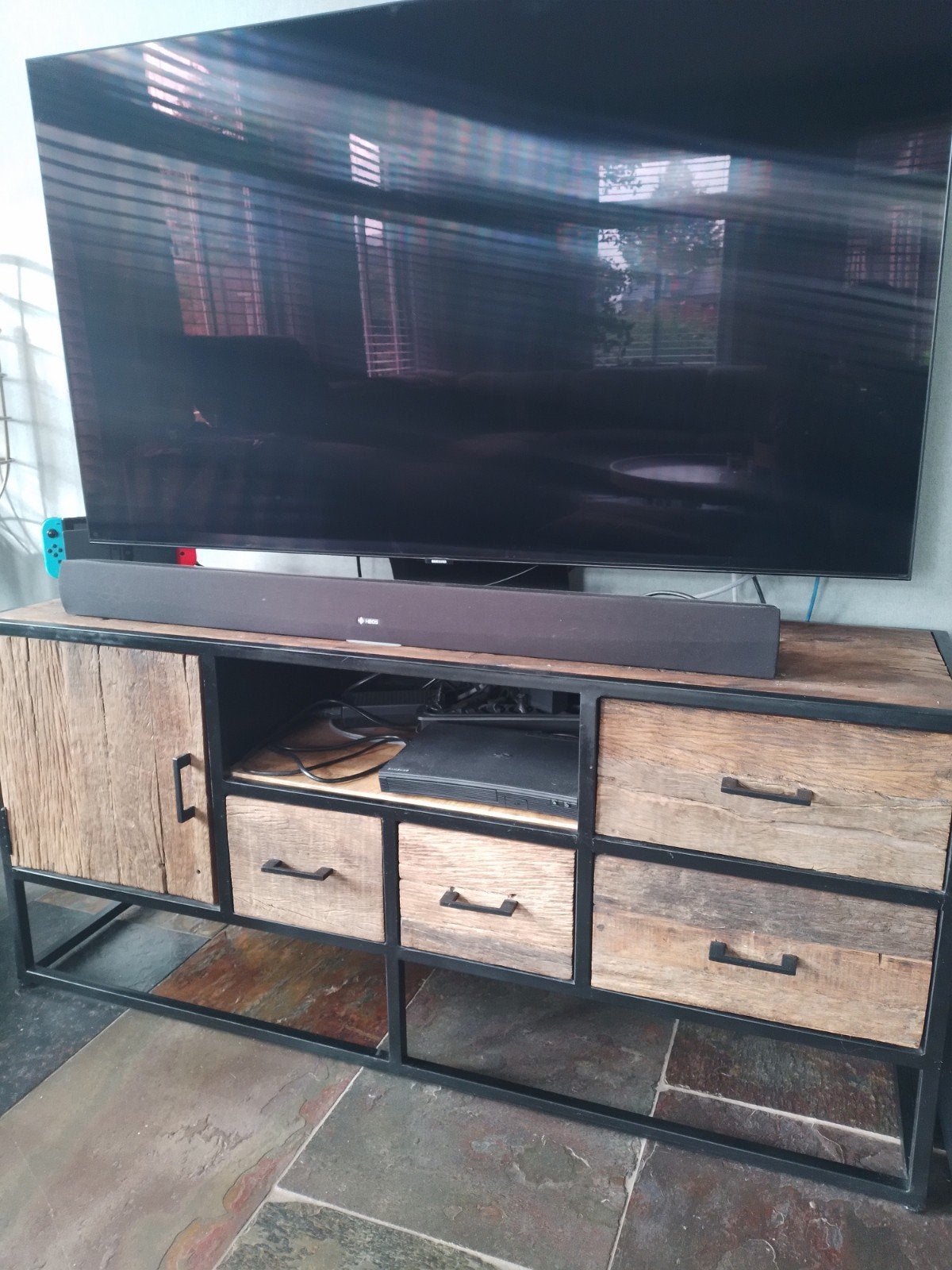 Robuust TV Meubel Dressoir hout en staal - 135x61x40, Gebruikt, 100 tot 150 cm, Minder dan 100 cm, Industrieel, Robuust