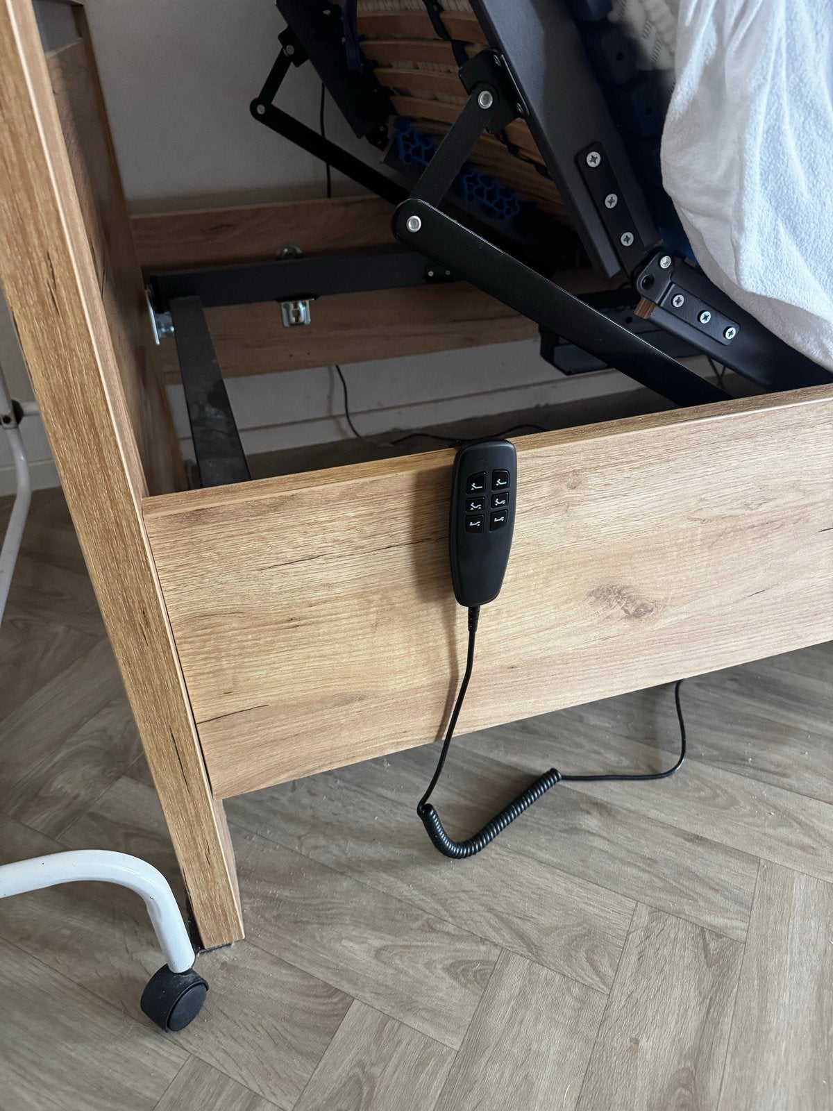Modern Seniorenbed Elektrisch Verstelbaar 90x200, Ophalen, Verstelbaar, 90 cm, Eenpersoons