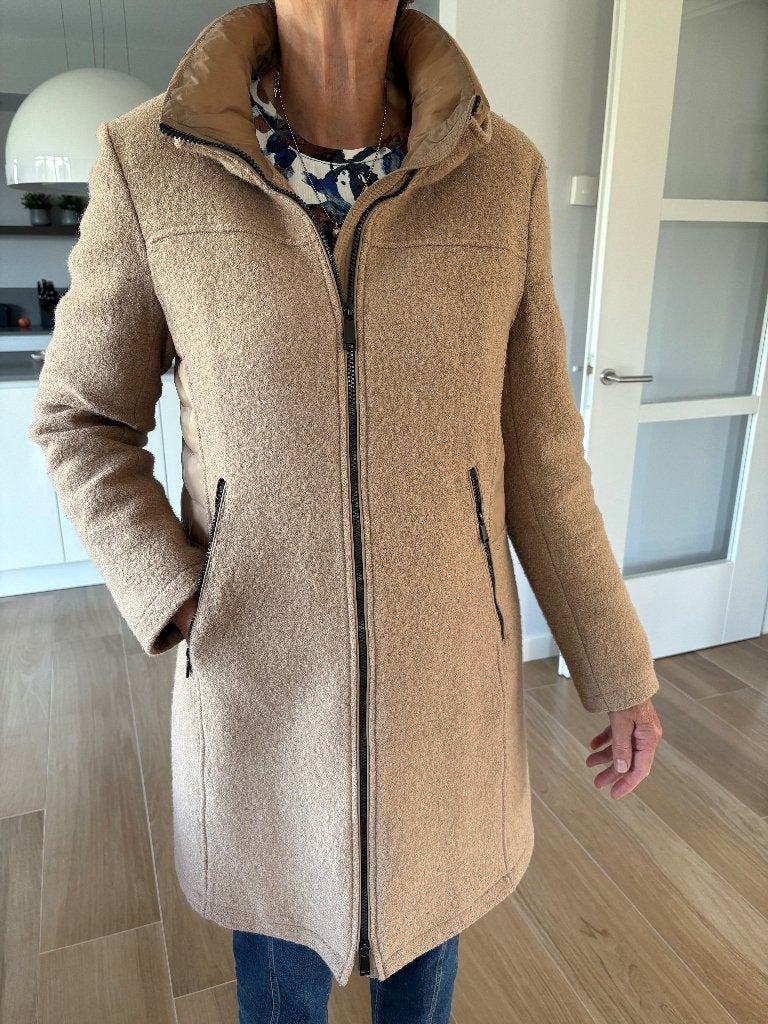 Te koop: Beige dames winterjas. Merk: Reset. Maat L., Ophalen of Verzenden, Zo goed als nieuw, Maat 38/40 (M), Beige