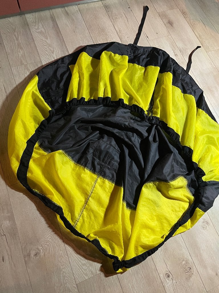 Foto 19 van Opruiming allerhande paragliding gear
