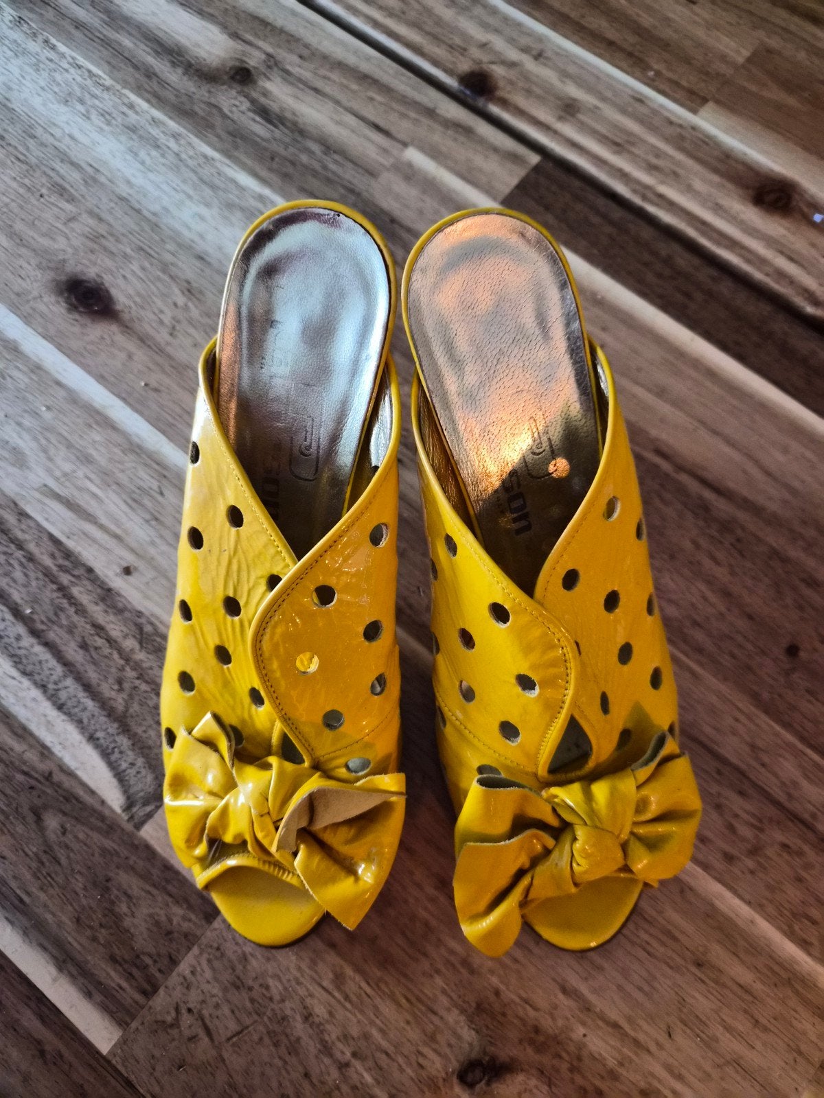 Gele muiltjes met open teen en strik - Maat 36, Geel, Onbekend, Gedragen, Sandalen of Muiltjes