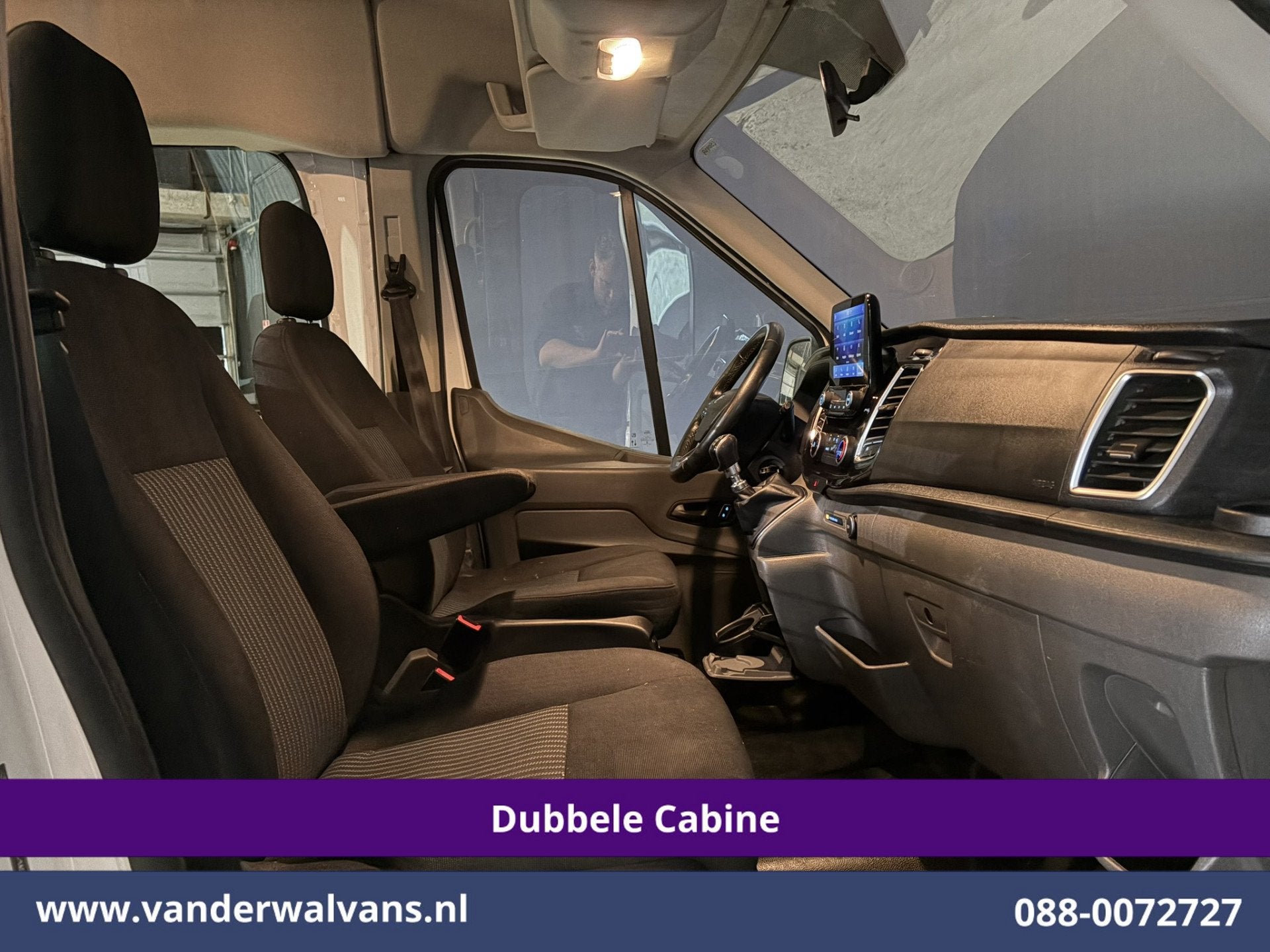 Ford Transit 2.0 TDCI 131pk L3H2 Dubbele Cabine Euro6 Airco, Auto's, Voorwielaandrijving, Dealer onderhouden, Stof, Euro 6
