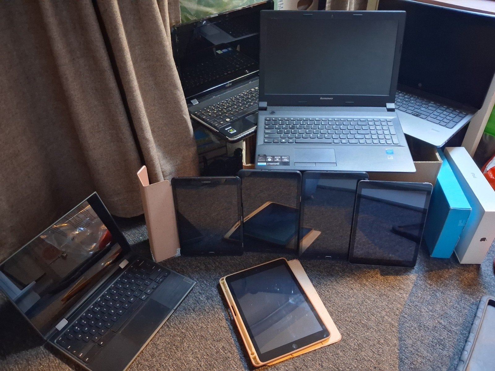 doos laptop's,tablets en ipads, Ophalen, Aluminium, 2 zitplaatsen