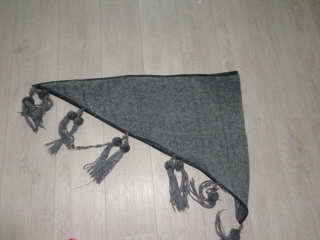 Grijze wollen sjaal van chick on a mission, Kleding | Dames, Ophalen of Verzenden, Zo goed als nieuw, Maat 38/40 (M), Sjaal