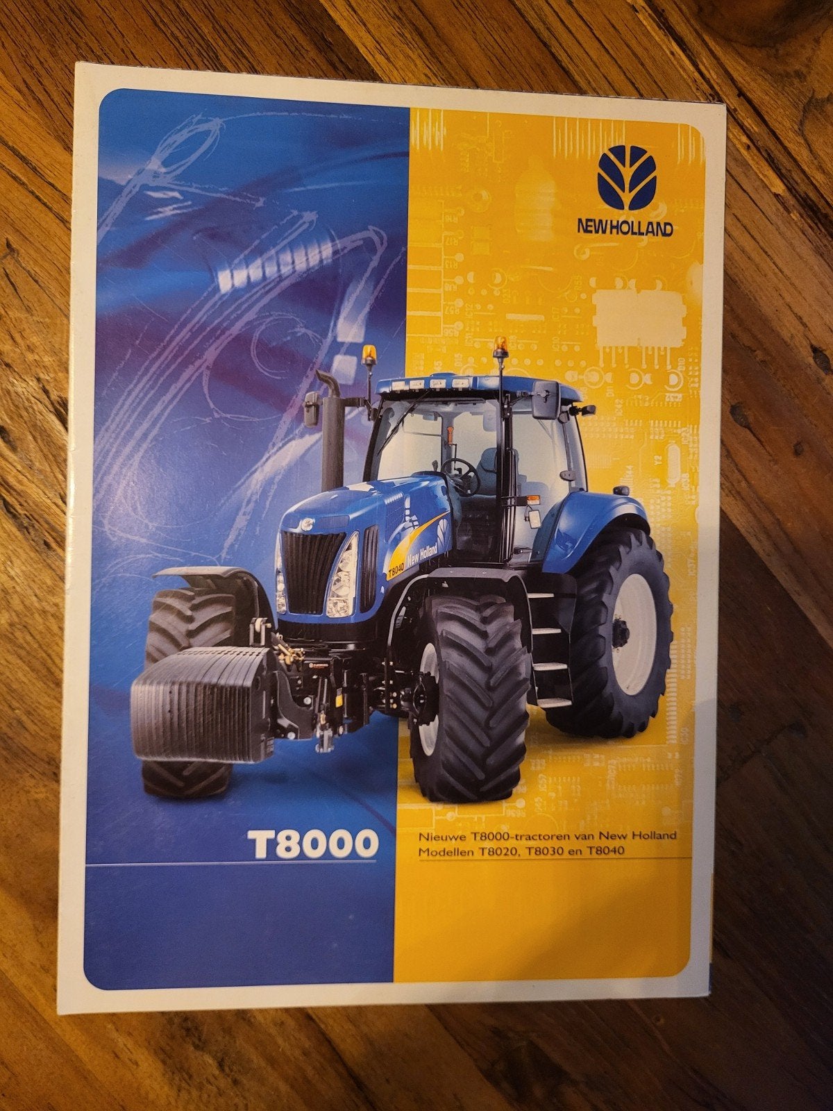 tractor folder New Holland T8000, Boeken, Catalogussen en Folders, Ophalen of Verzenden, Zo goed als nieuw