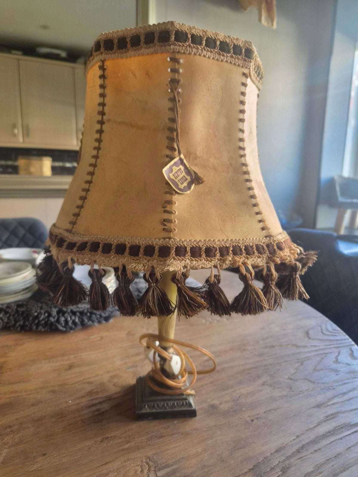 #21#  Vintage tafellamp met leren kap en kwastjes, Ophalen