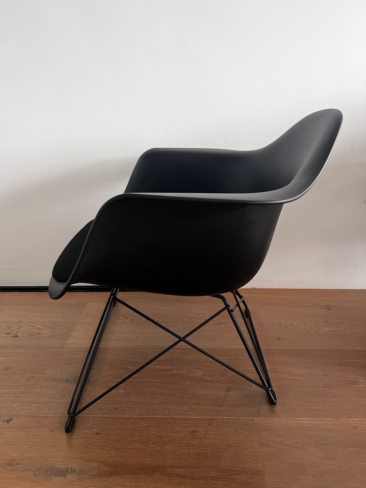 Originele Vitra Eames LAR fauteuil - met Hopsak zitkussen, Ophalen, Zo goed als nieuw, Stof, 50 tot 75 cm
