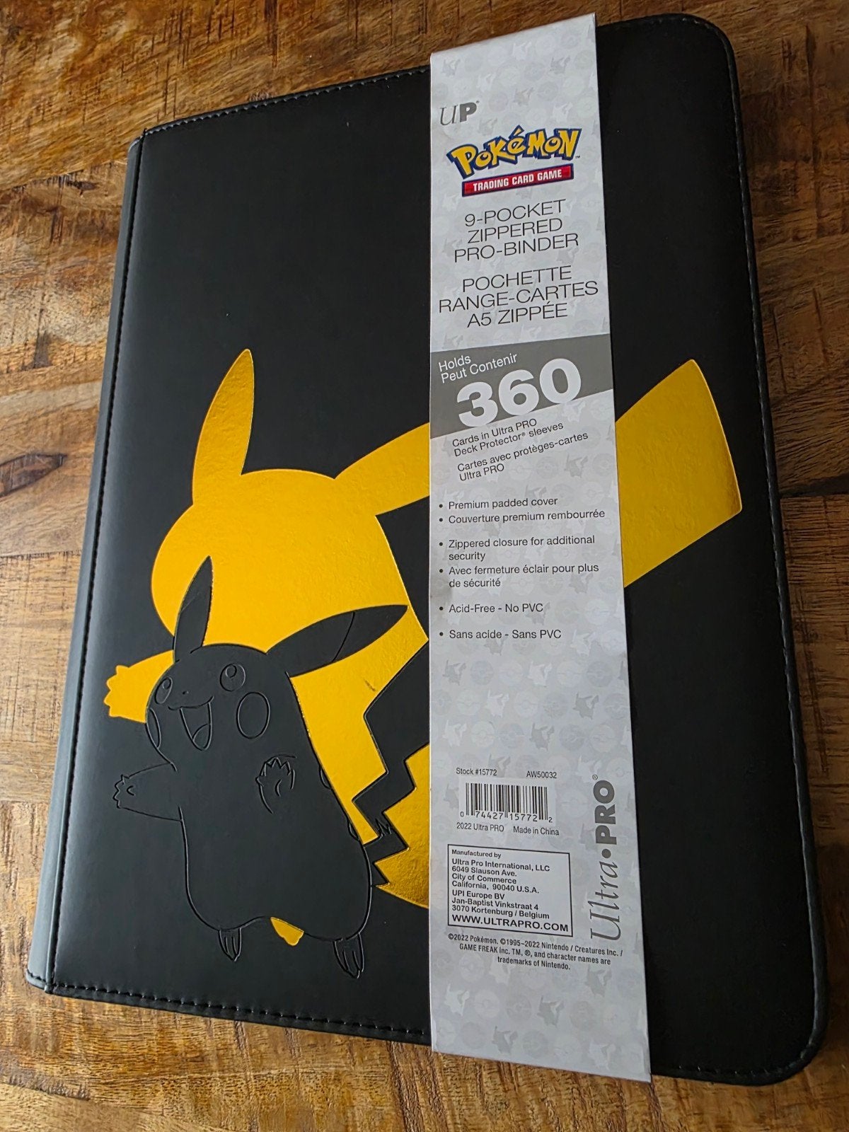 Ultra Pro binder pikachu 360K, Hobby en Vrije tijd, Verzenden, Zo goed als nieuw, Boek of Catalogus
