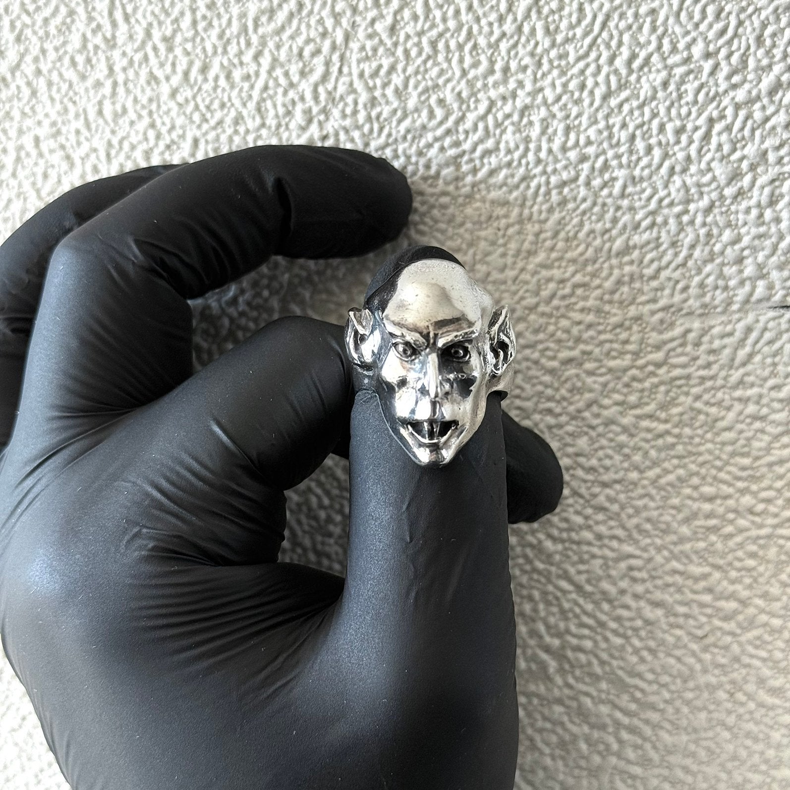 Nosferatu vampier bat biker ring, Sieraden, Tassen en Uiterlijk, Ringen, 20 of groter, Ophalen of Verzenden, Zo goed als nieuw