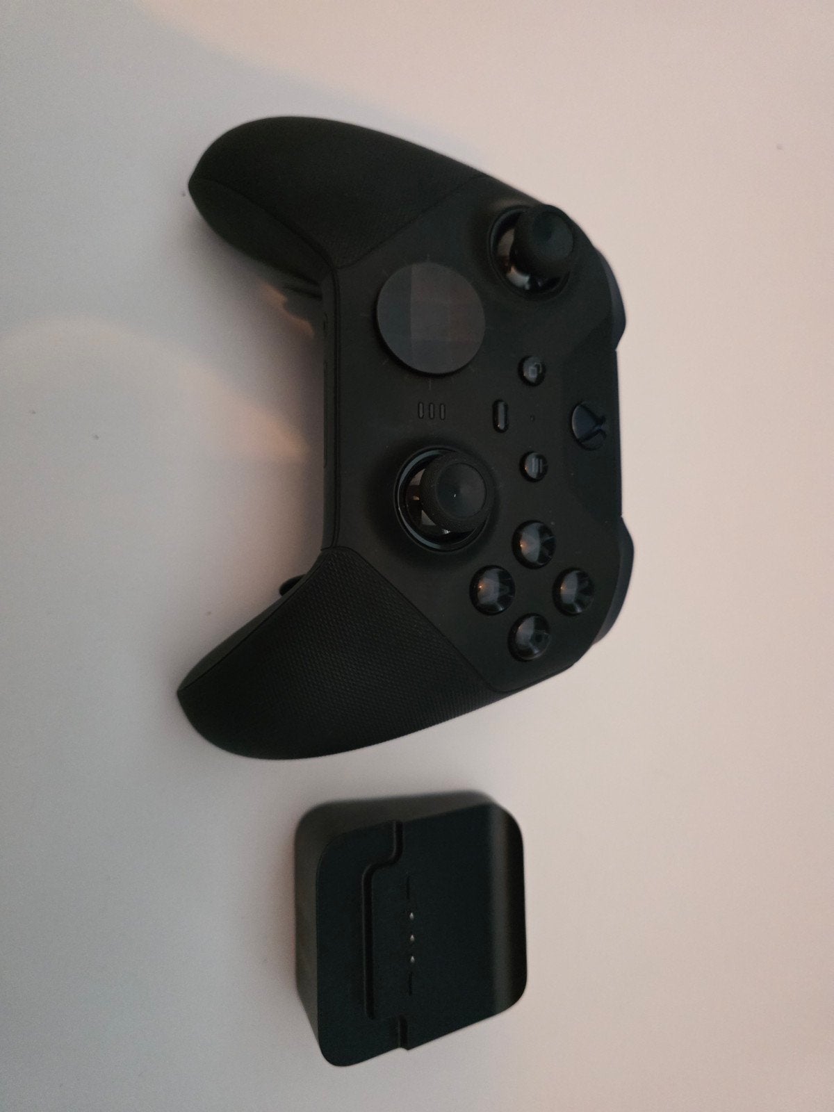 Xbox Elite Series 2 Controller met oplaadstation, Xbox One, Ophalen of Verzenden, Zo goed als nieuw, Controller
