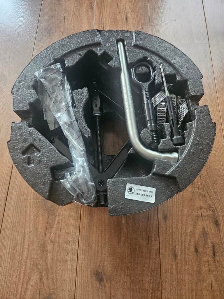 Krikset Skoda Octavia, Banden en Velgen, Nieuw, Zomerbanden, 205 mm