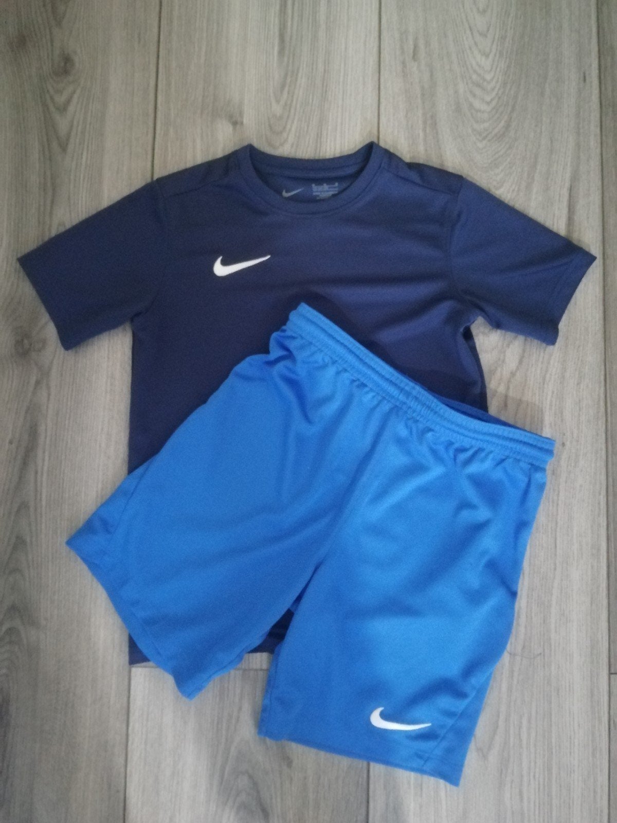 Nike sportset: T-shirt en korte broek (blauw), Kleding | Dames, Blauw, Maat 42/44 (L), Nike, Ophalen of Verzenden