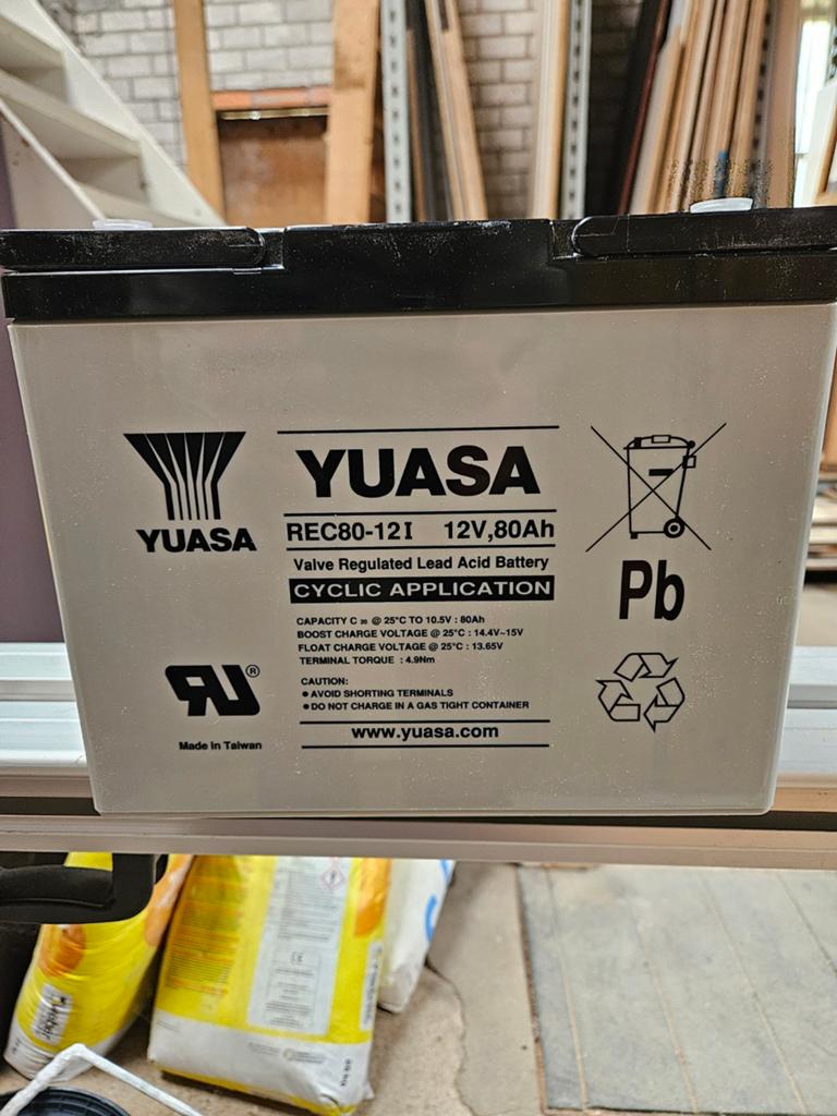 Yuasa REC80-12I 12V 80Ah Loodaccu voor cyclisch gebruik, Audio, Tv en Foto, Accu's en Batterijen, Ophalen, Gebruikt, Oplaadbaar