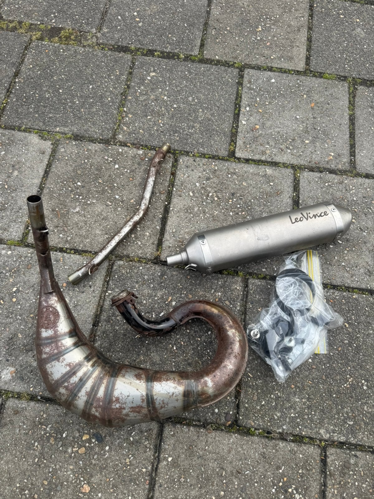 Leovince x-fight uitlaat derbi senda bovenlangs 50/70cc, Ophalen of Verzenden, Zo goed als nieuw, Uitlaat