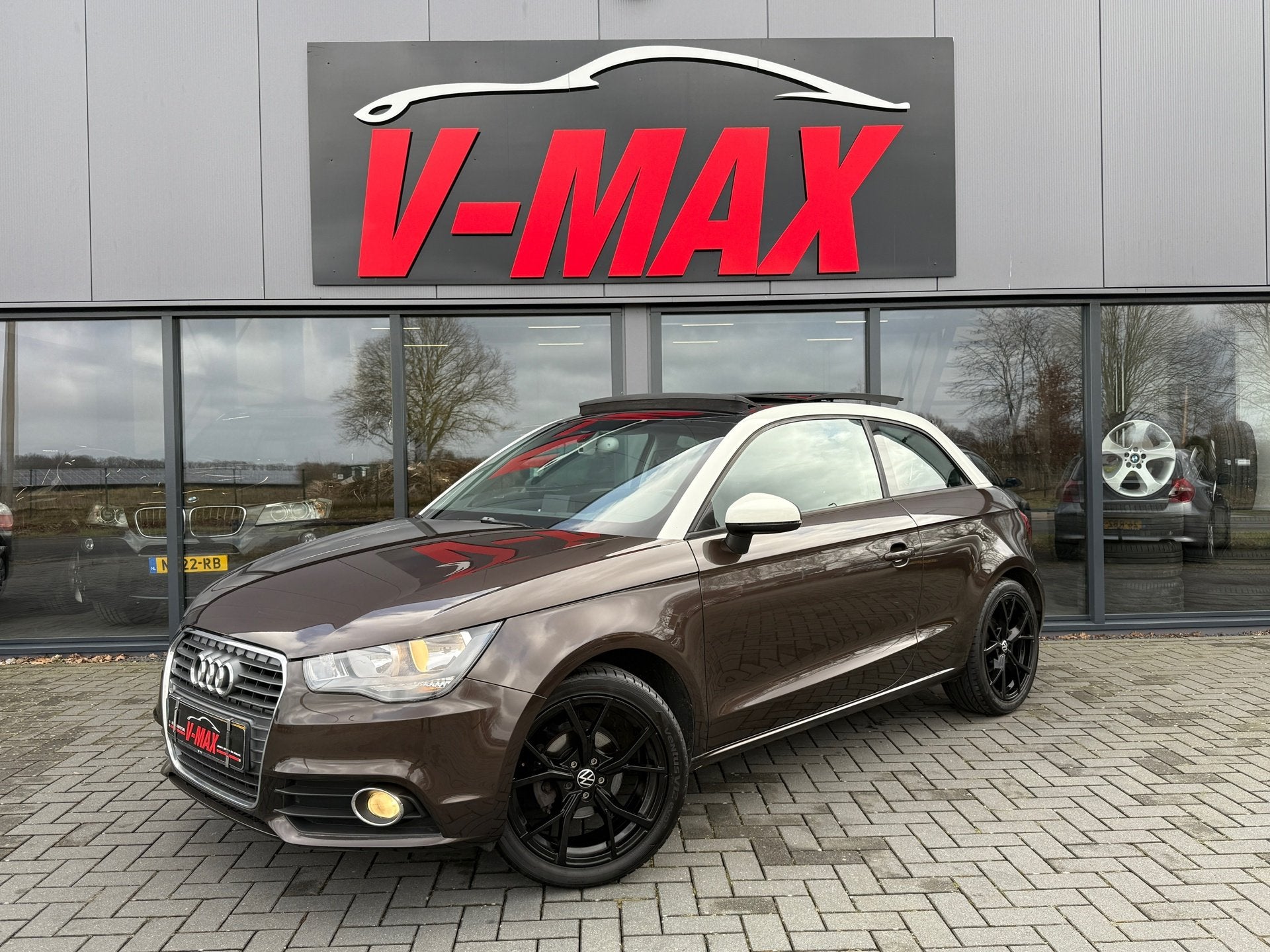 Audi A1 1.2 TFSI Attraction 48 DKM Panorama Navi Stoelvw PDC, Auto's, Audi, Voorwielaandrijving, Euro 5, Zwart, 4 cilinders
