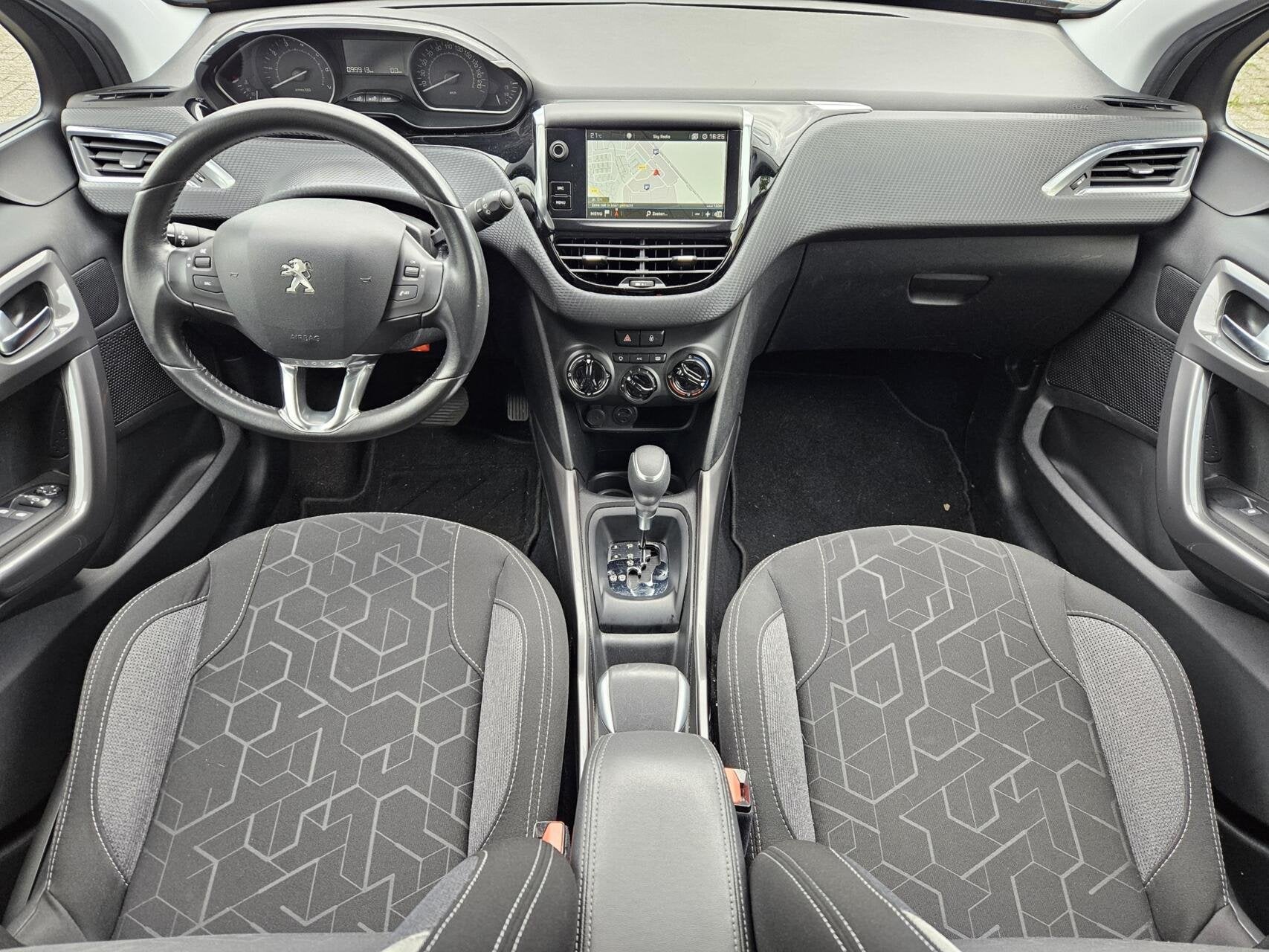 Peugeot 2008 1.2 PureTech Blue Lion|trekhaak|AUT| |NAVI|PDC|, Dealer onderhouden, Euro 6, 1199 cc, 610 kg