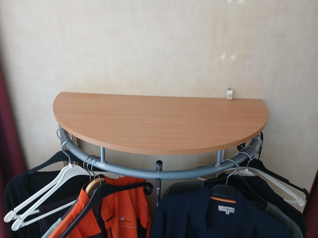 Kledingrek met plank - Metaal en Hout, Ophalen, Gebruikt, 50 tot 75 cm, 40 liter of meer