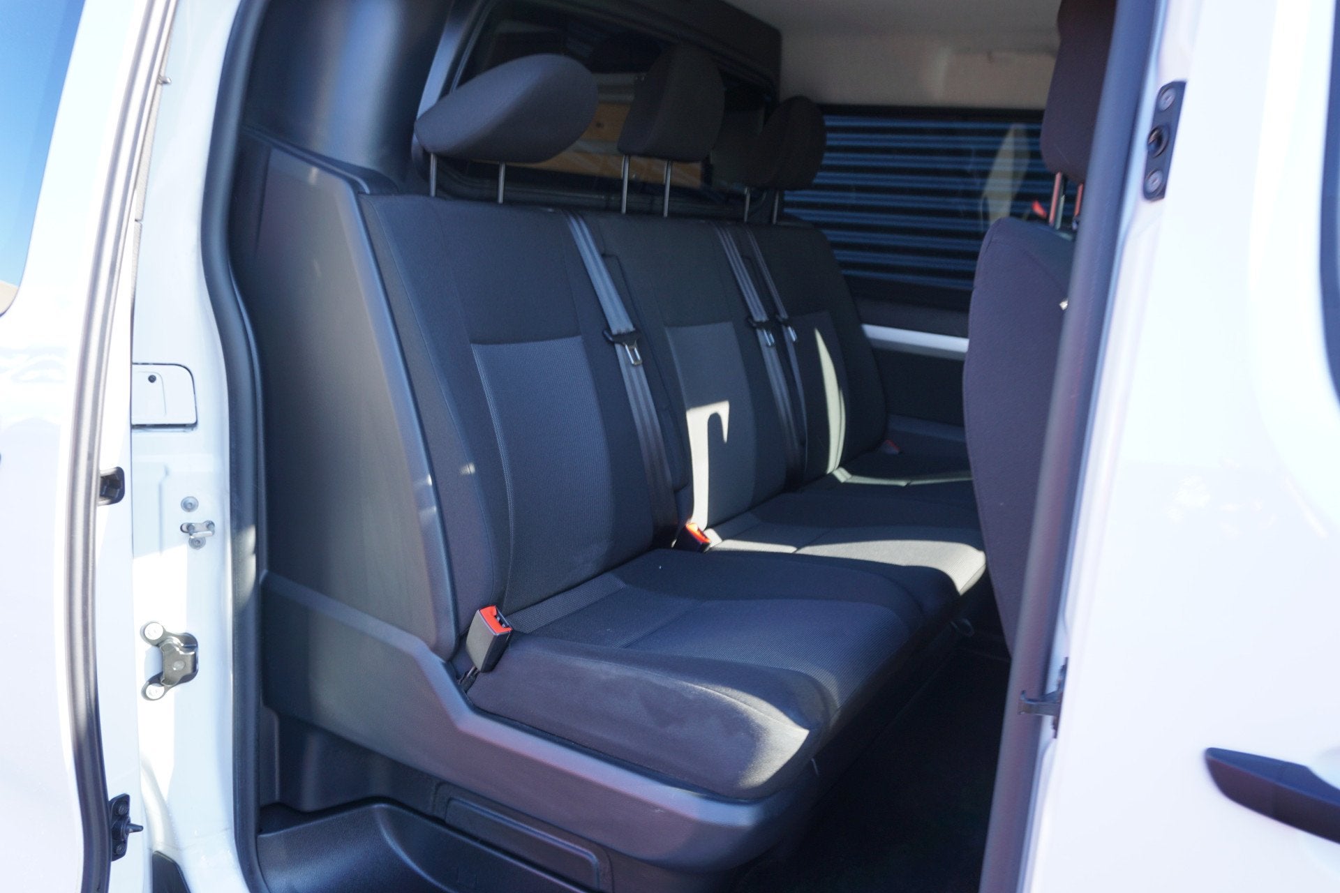 Opel Vivaro 2.0 120pk L3H1 Dubbele cabine 5-zits Navi Apple, Auto's, Bestelauto's, Voorwielaandrijving, Stof, Gebruikt, 4 cilinders