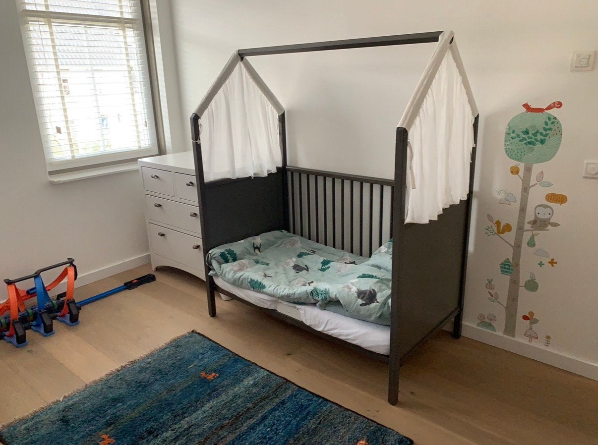 Stokke Home Bed - Compleet met dakje en matras, Kinderen en Baby's, Babywiegjes en Ledikanten, Ophalen, Zo goed als nieuw, Ledikant