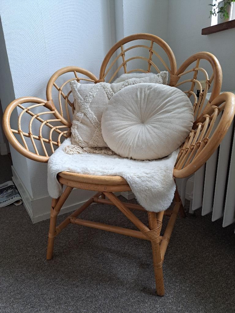 Rotan vlinderstoel met schapenvachtje & 2 boho kussens, Huis en Inrichting, Stoelen, Ophalen, Gebruikt, Bruin, Riet of Rotan