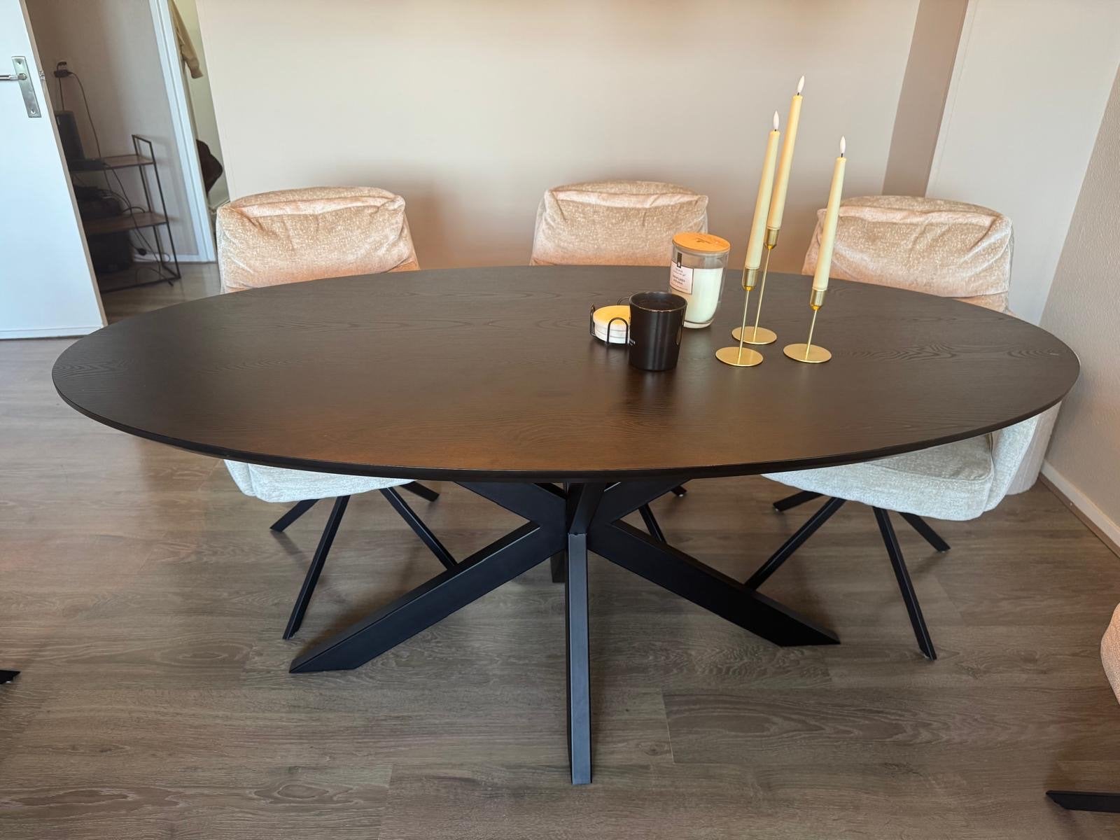 Ovale eettafel met zwart houten blad, Huis en Inrichting, Tafels | Eettafels, Ophalen, 100 tot 150 cm, Zo goed als nieuw, 150 tot 200 cm