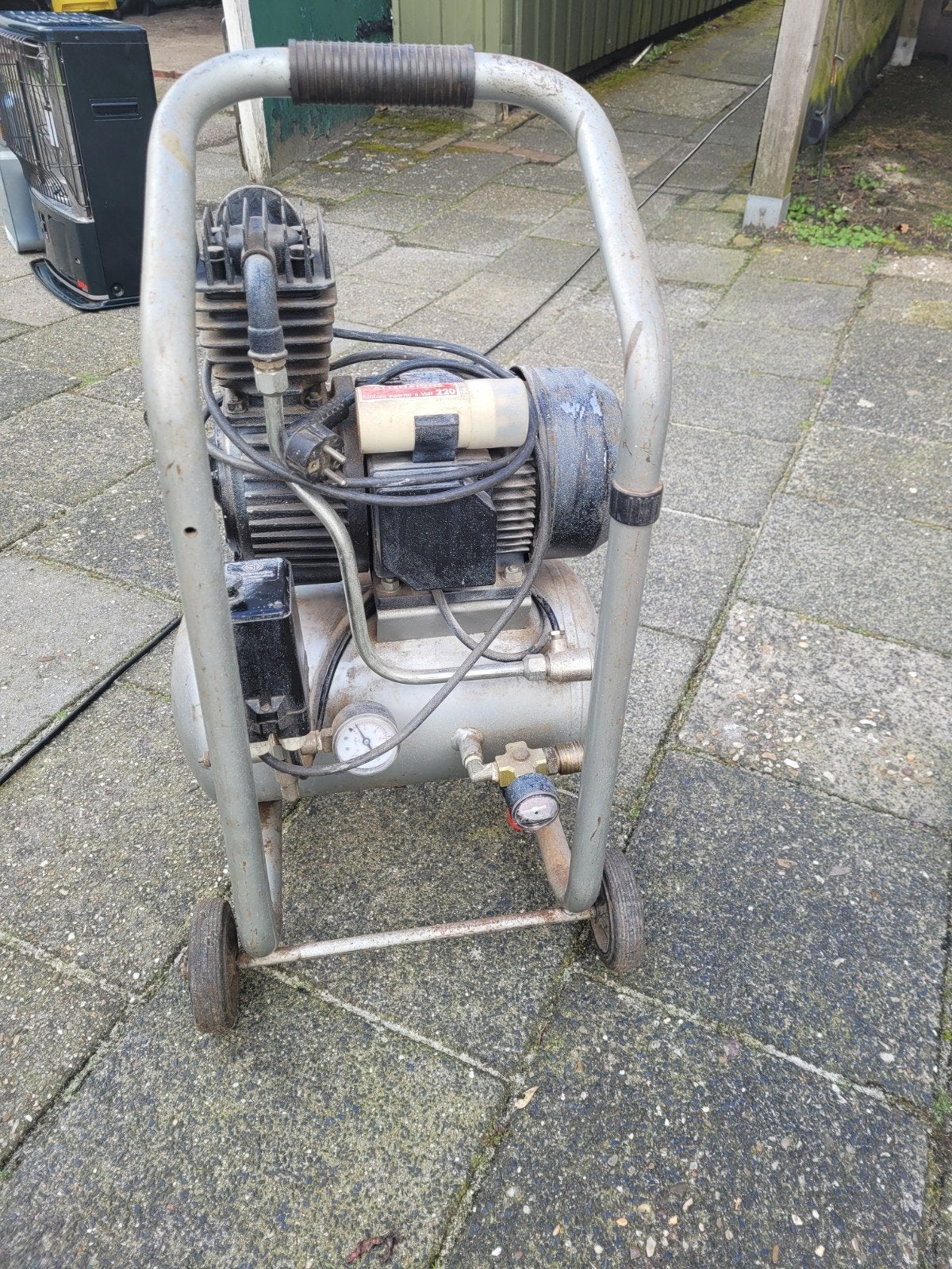 Compressor, Ophalen, Zo goed als nieuw, Minder dan 200 liter/min