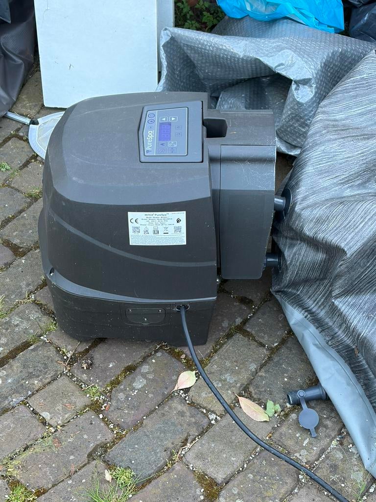 Intex jacuzzi, Ophalen, Gebruikt, Afdekzeil, Opblaasbaar