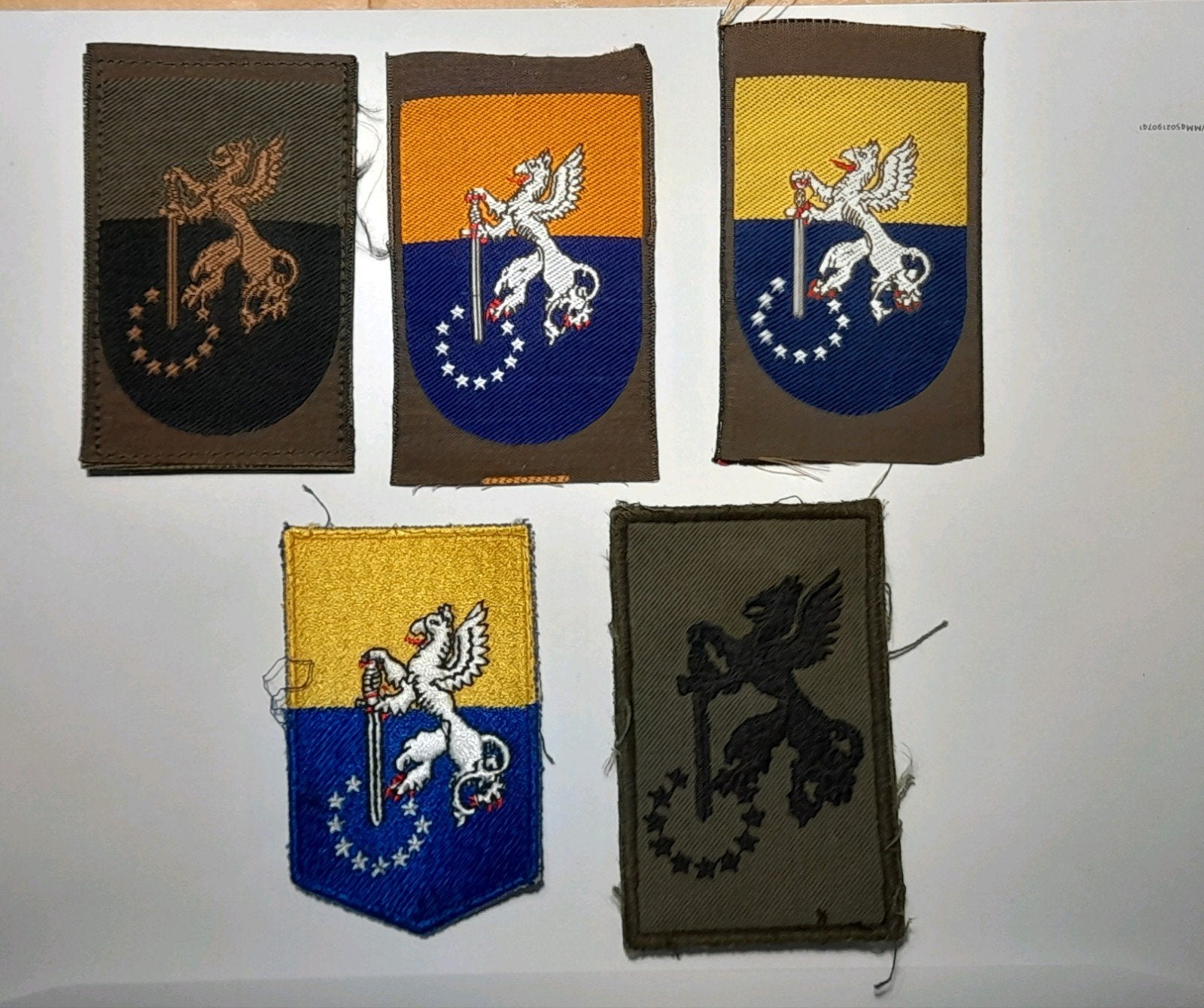 5 verschillende mouwemblemen 41 lichte brigade, Ophalen of Verzenden, Landmacht, Nederland, Embleem of Badge