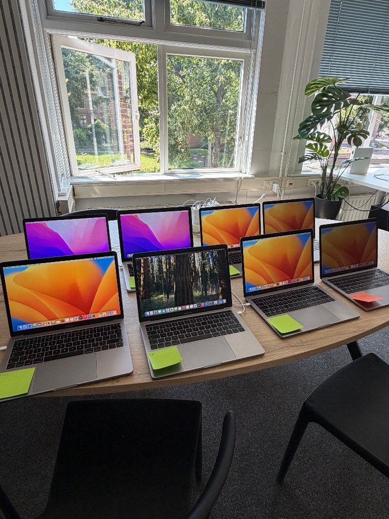 8x MacBook Pro (gebruikte), Computers en Software, Apple Macbooks, Gebruikt, 256 GB, 2 tot 3 Ghz, 8 GB