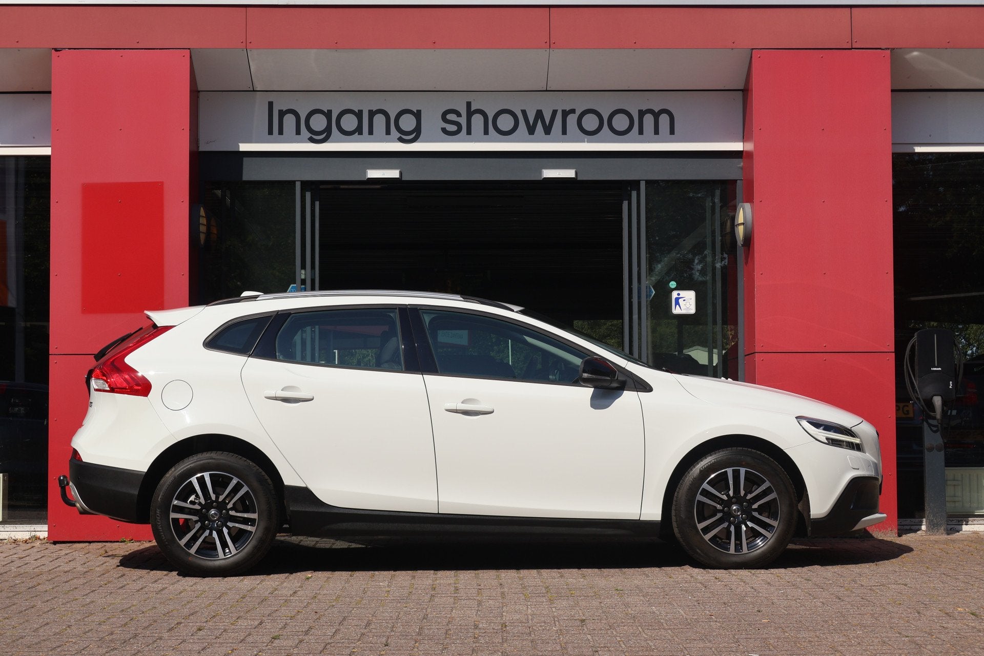 Volvo V40 Cross Country 1.5 T3 153pk Nordic+ Automaat | Trek, Stof, 700 kg, Wit, Automatische klimaatregeling