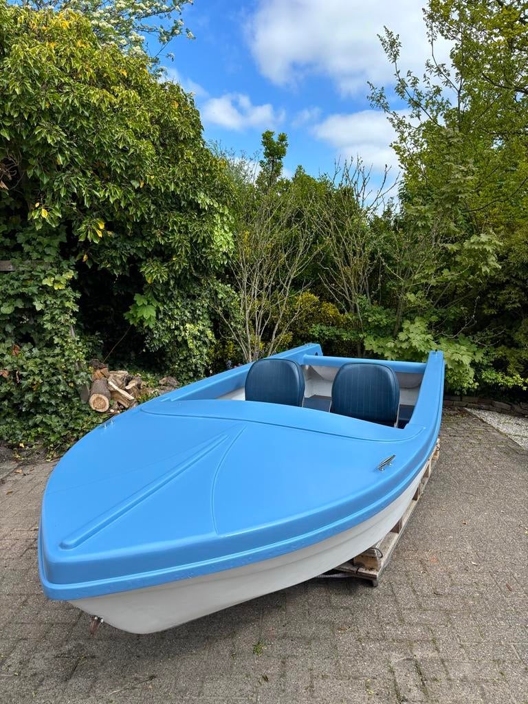 Mooie blauwe polyester boot met Yamaha buitenboordmotor, Watersport en Boten, Speedboten, Gebruikt, 3 tot 6 meter, Benzine, Minder dan 70 pk