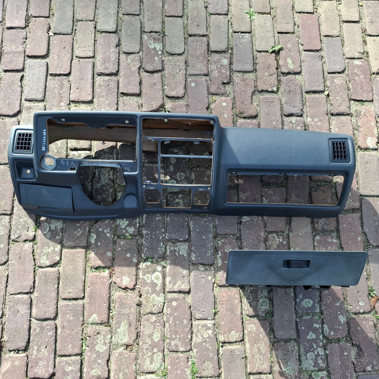 Dashboard uit Opel Kadett D (33) uit 1984, Ophalen, Opel