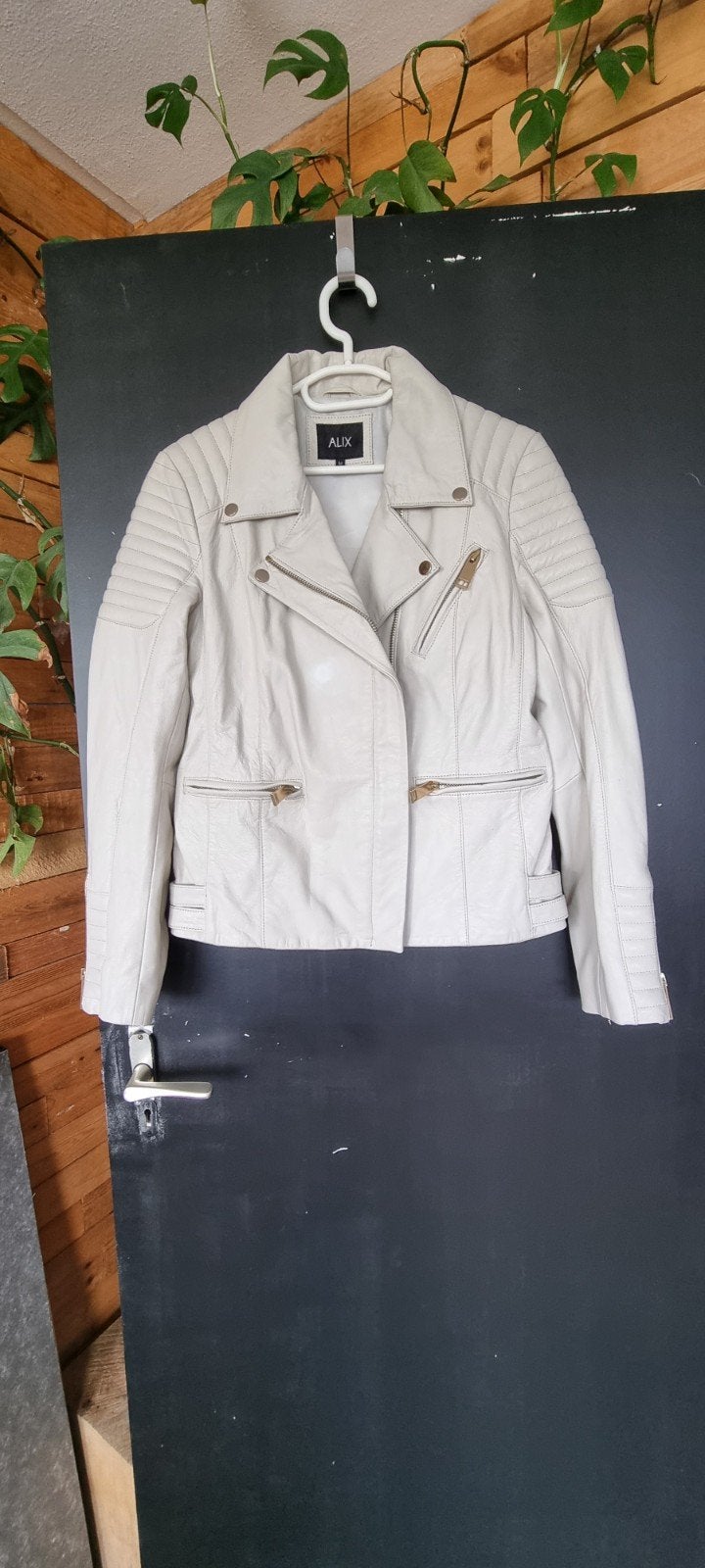Alix the Label leren jasje met borduursel - Maat M, Maat 38/40 (M), Alix the Label, Beige, Ophalen of Verzenden