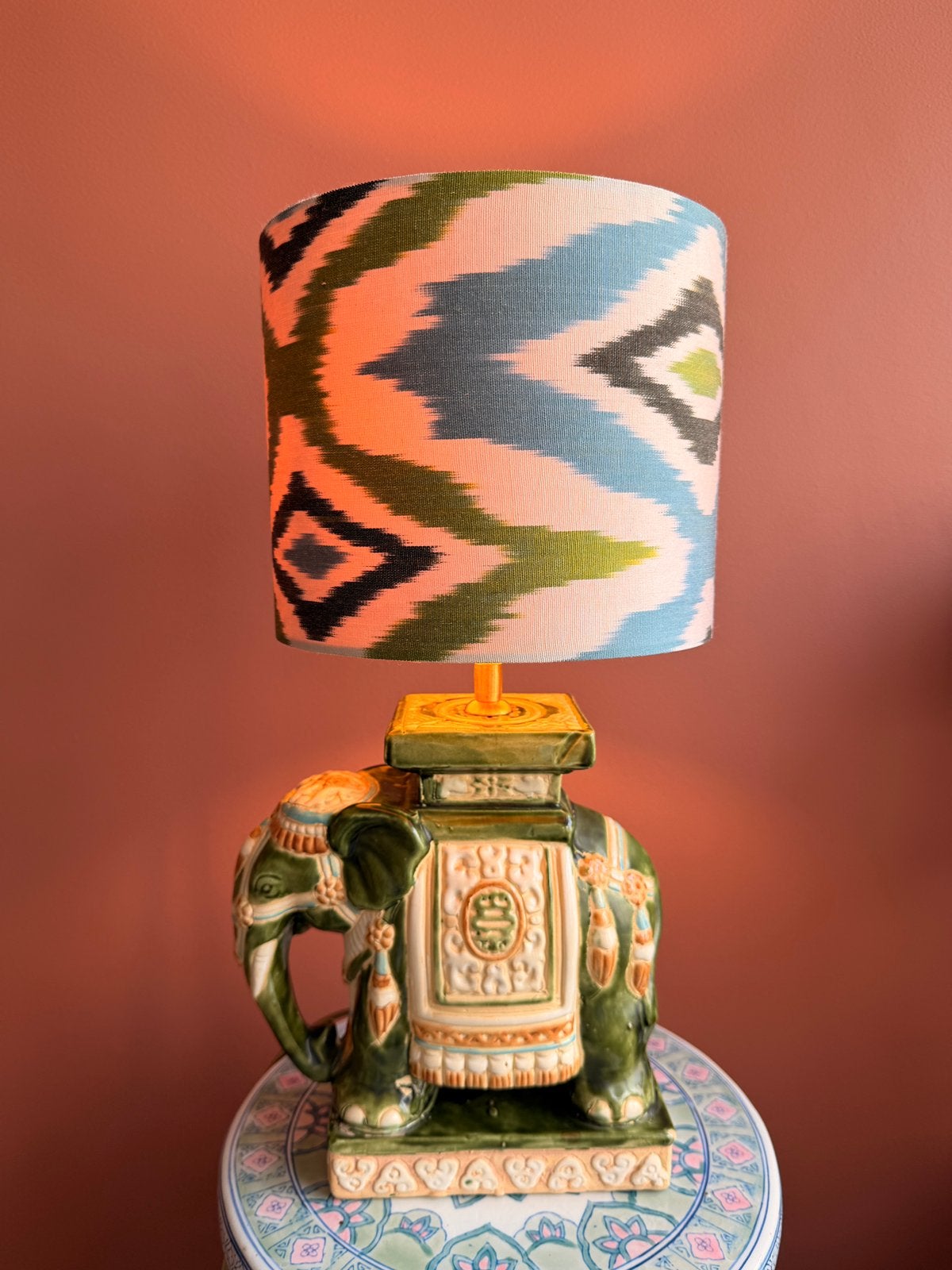 Groene Chinese olifant-lamp met zijden ikat lampenkap dia 20, Nieuw, Sfeerlamp, Vintage, Groen